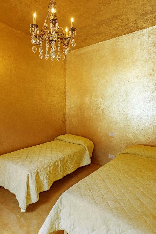 Appartement Elegant Historic Large House On Lake Como à Gravedona Extérieur photo